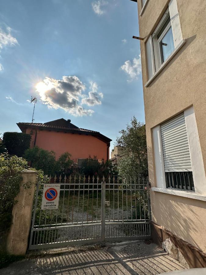 Appartamento Vicino Al Duomo Con Parcheggio Privato Padova Luaran gambar